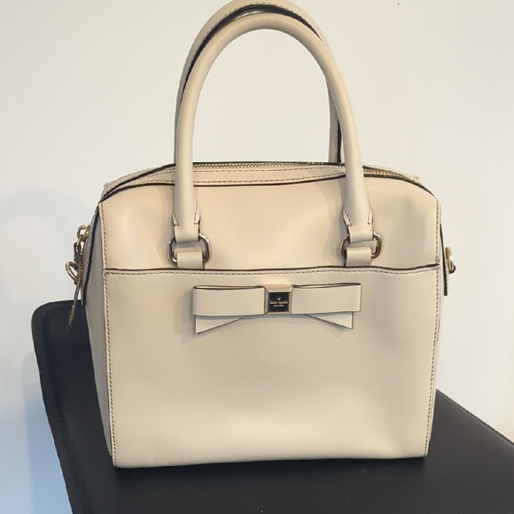 kate spade Handbags - Kate Spade Holly Street Ashton Satchel Beige Bow Leather Handbag Top Handle